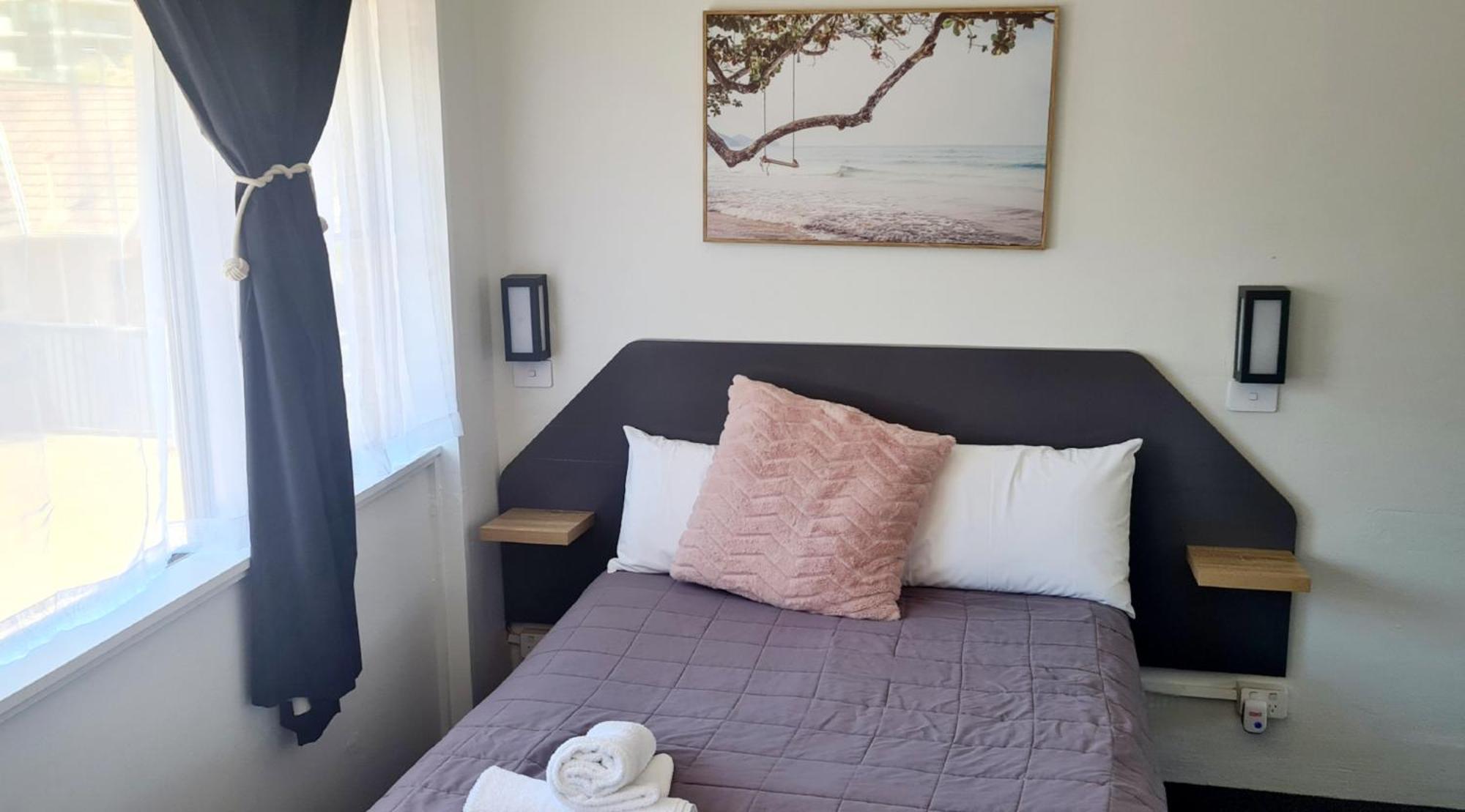 פורסטר Golden Sands Motor Inn מראה חיצוני תמונה