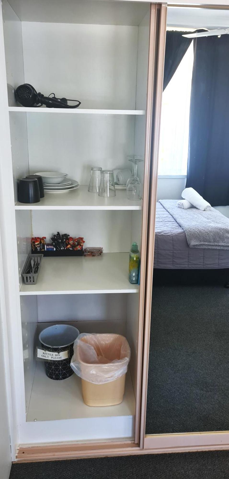 פורסטר Golden Sands Motor Inn מראה חיצוני תמונה