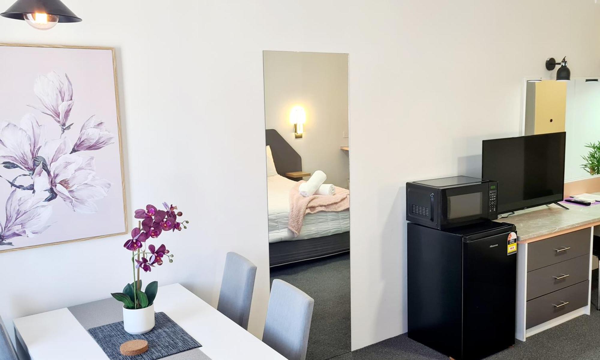 פורסטר Golden Sands Motor Inn מראה חיצוני תמונה