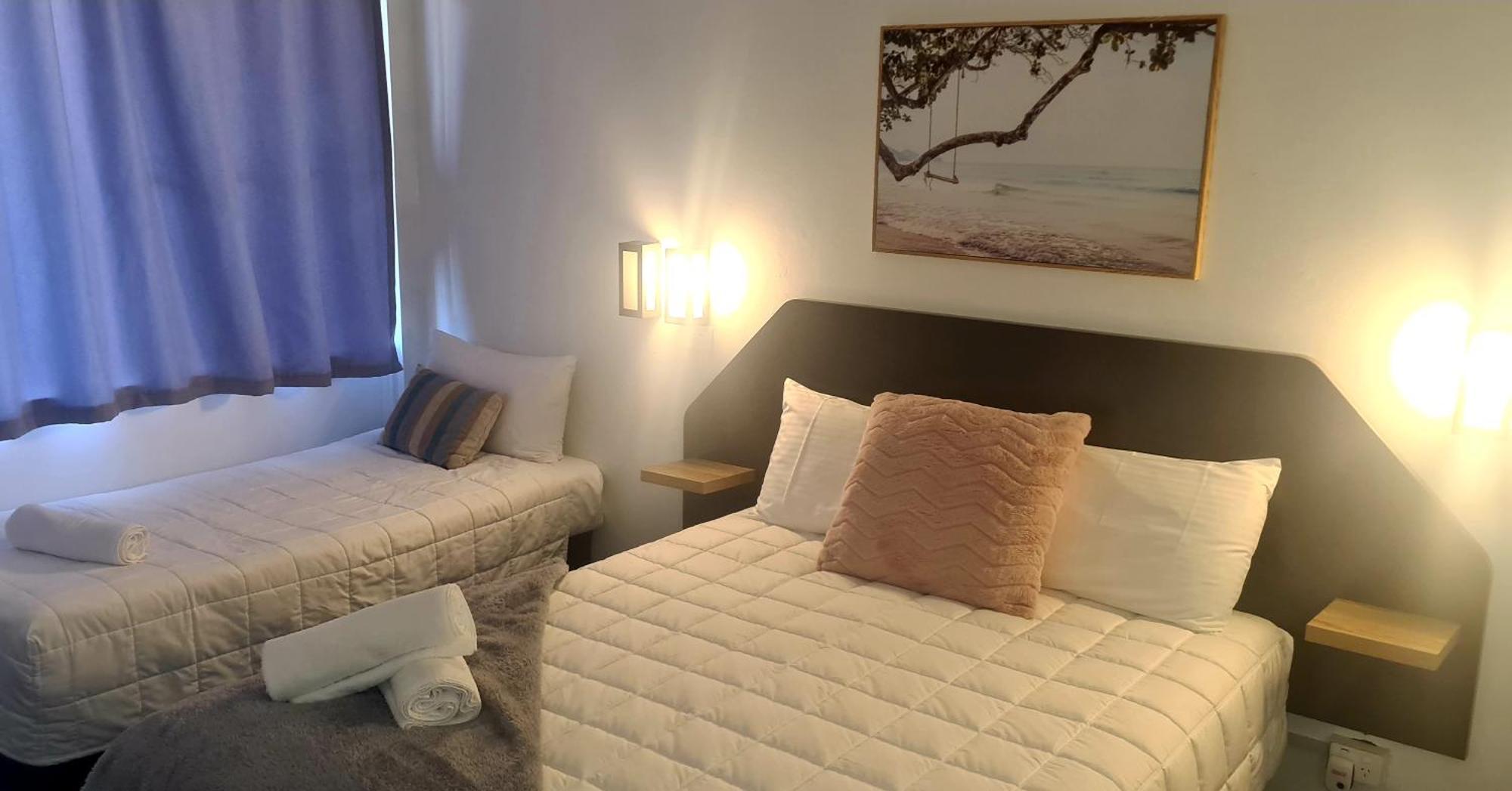 פורסטר Golden Sands Motor Inn מראה חיצוני תמונה