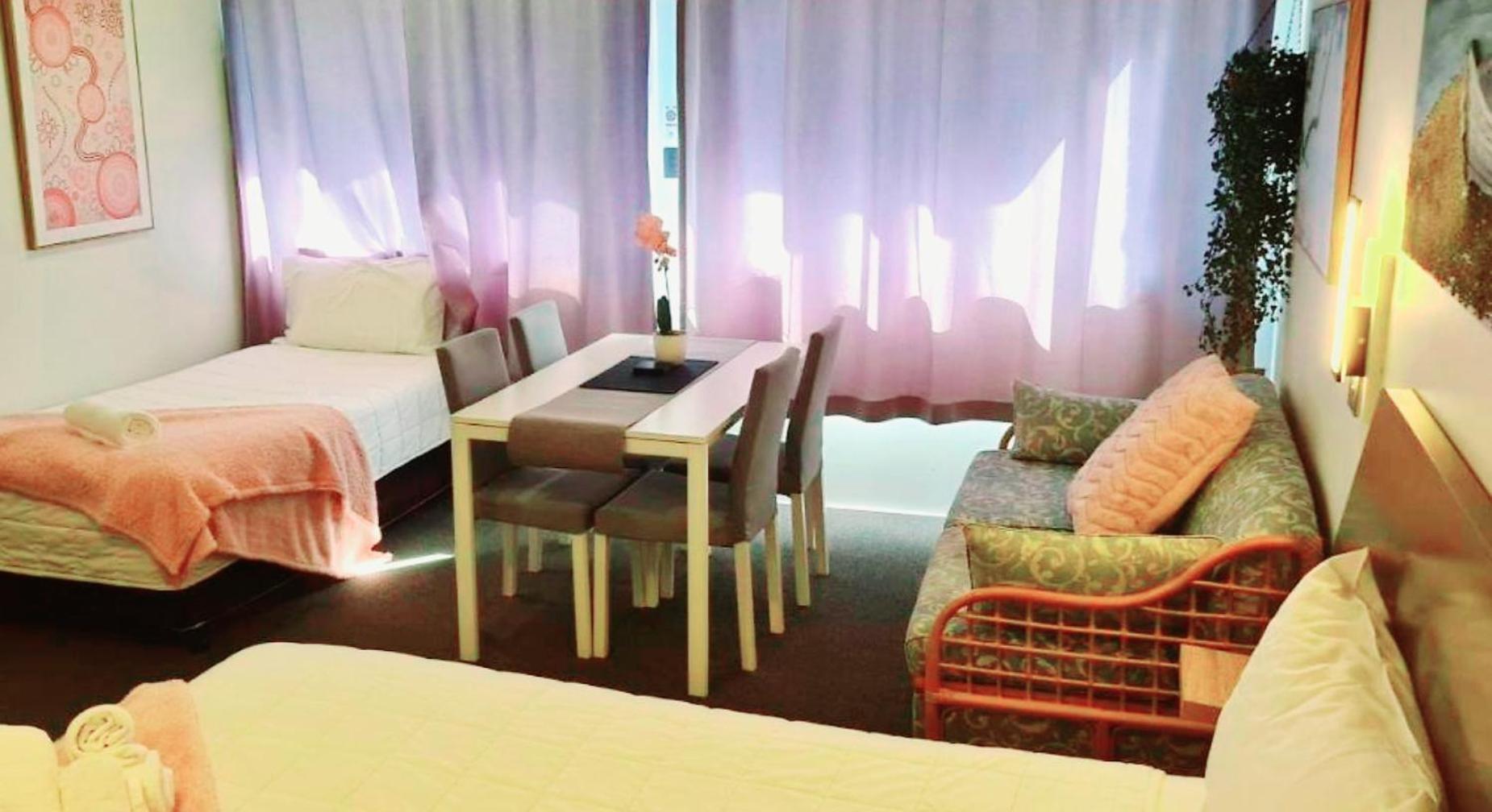 פורסטר Golden Sands Motor Inn מראה חיצוני תמונה