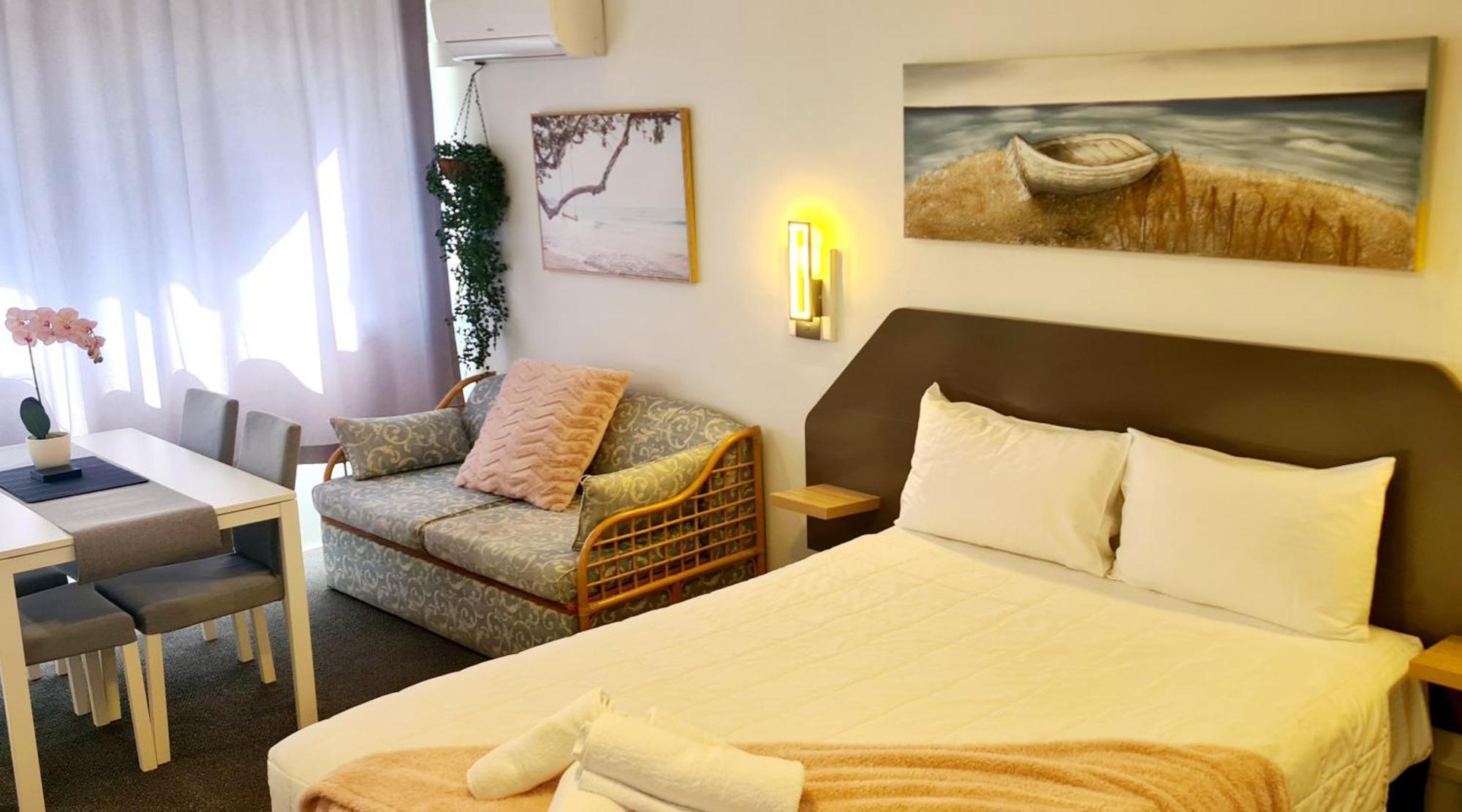 פורסטר Golden Sands Motor Inn מראה חיצוני תמונה