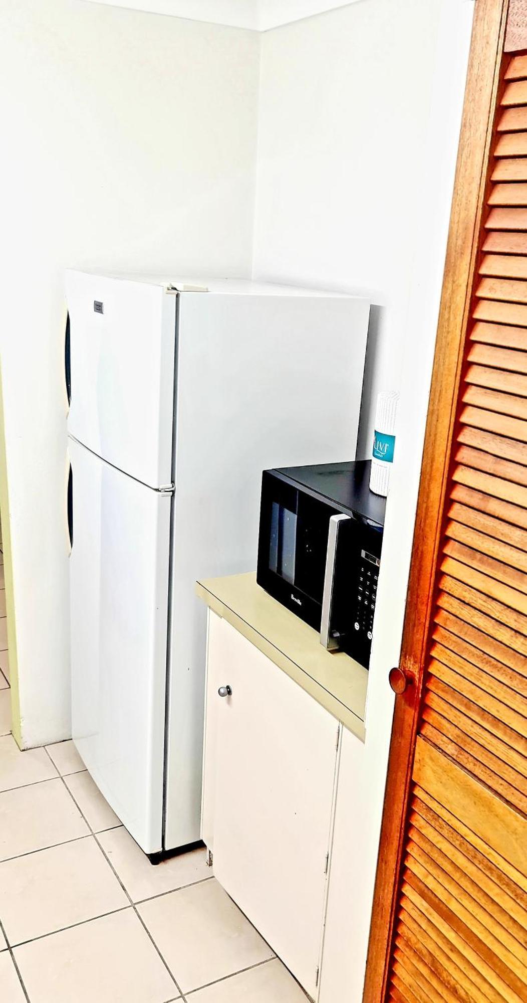 פורסטר Golden Sands Motor Inn מראה חיצוני תמונה