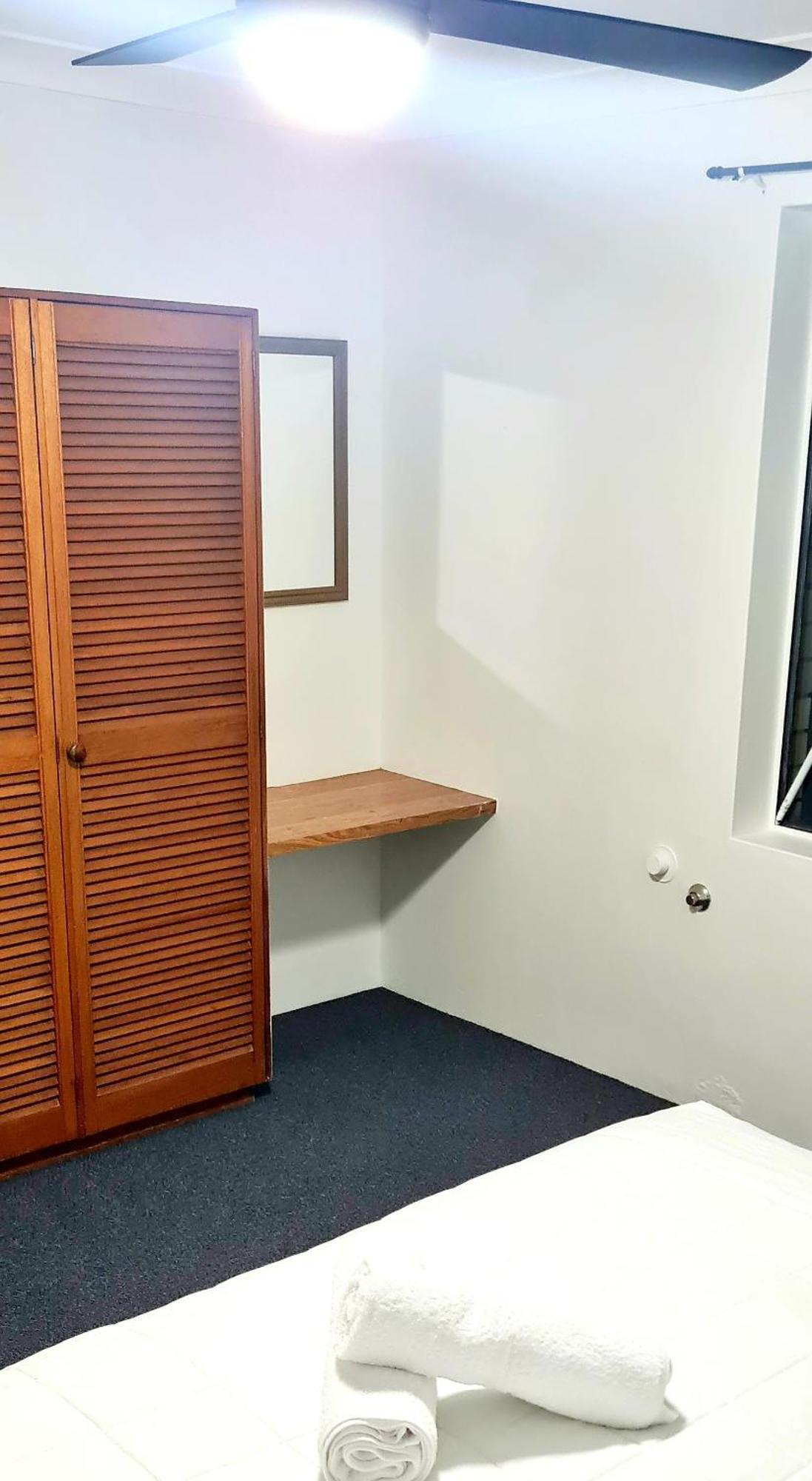 פורסטר Golden Sands Motor Inn מראה חיצוני תמונה